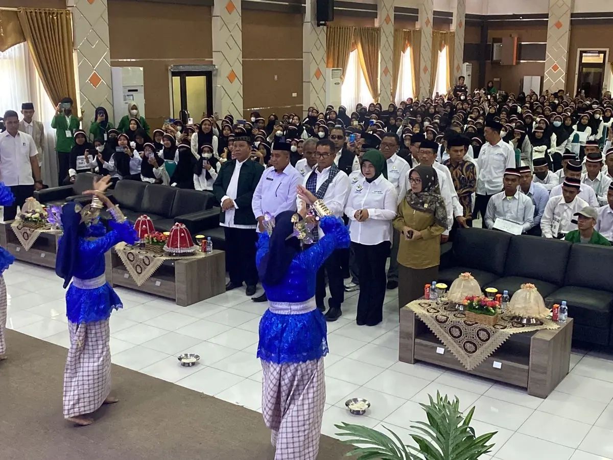 Akmal Malik Beri Motivasi Mahasiswa Baru STAIN Majene